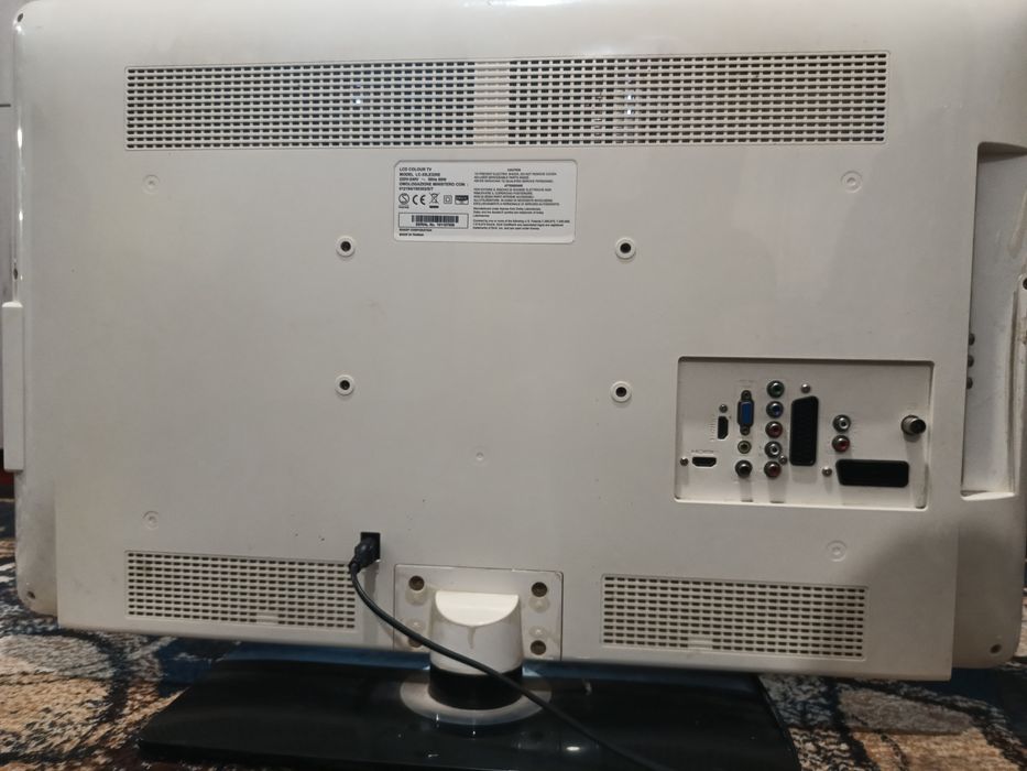 Sharp Lcd colour tv. Model LC-32LE320E.