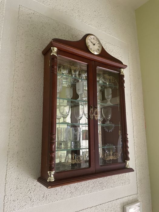 Witryna, szafeczka ścienna z zegarem