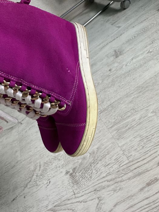 Sneakersy na koturnie zamszowe złote logo Bocci