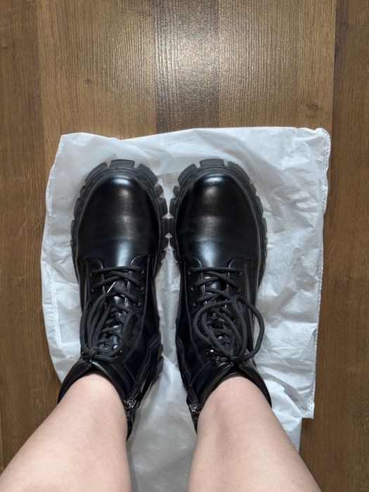 Ботинки жіночі чорні