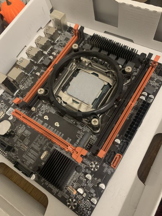 Комплект: плата + Xeon + 16 ГБ RAM ( готов к сборке ПК )