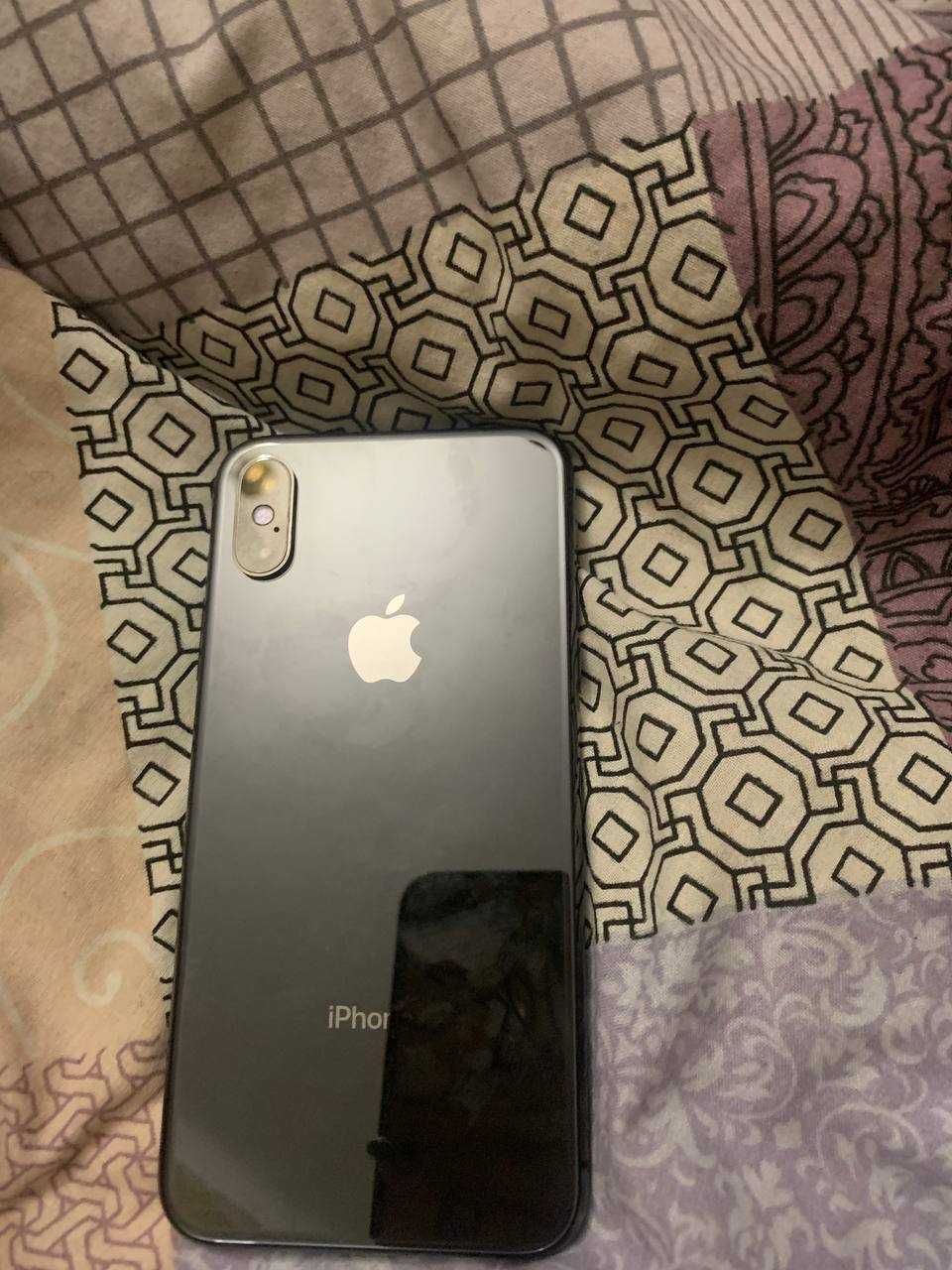 iPhone XS 64гб r-sim 82% батарея