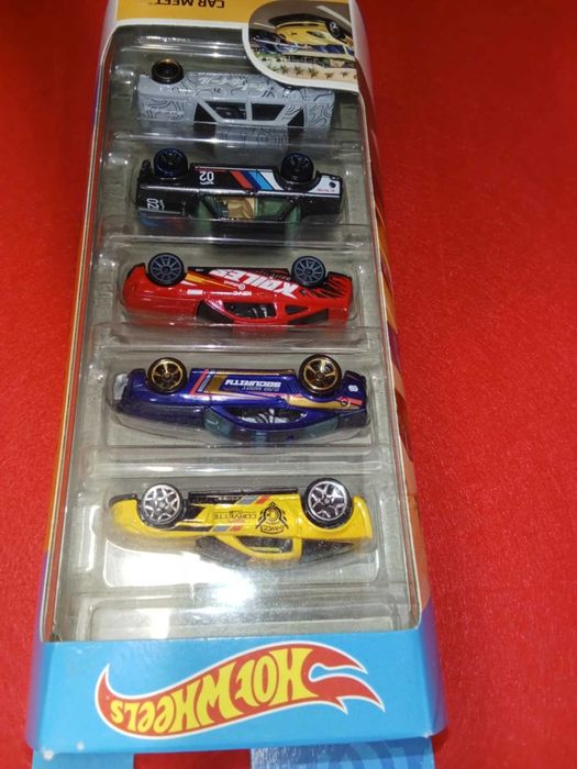 Hot Wheels Car Meet Gift Pack