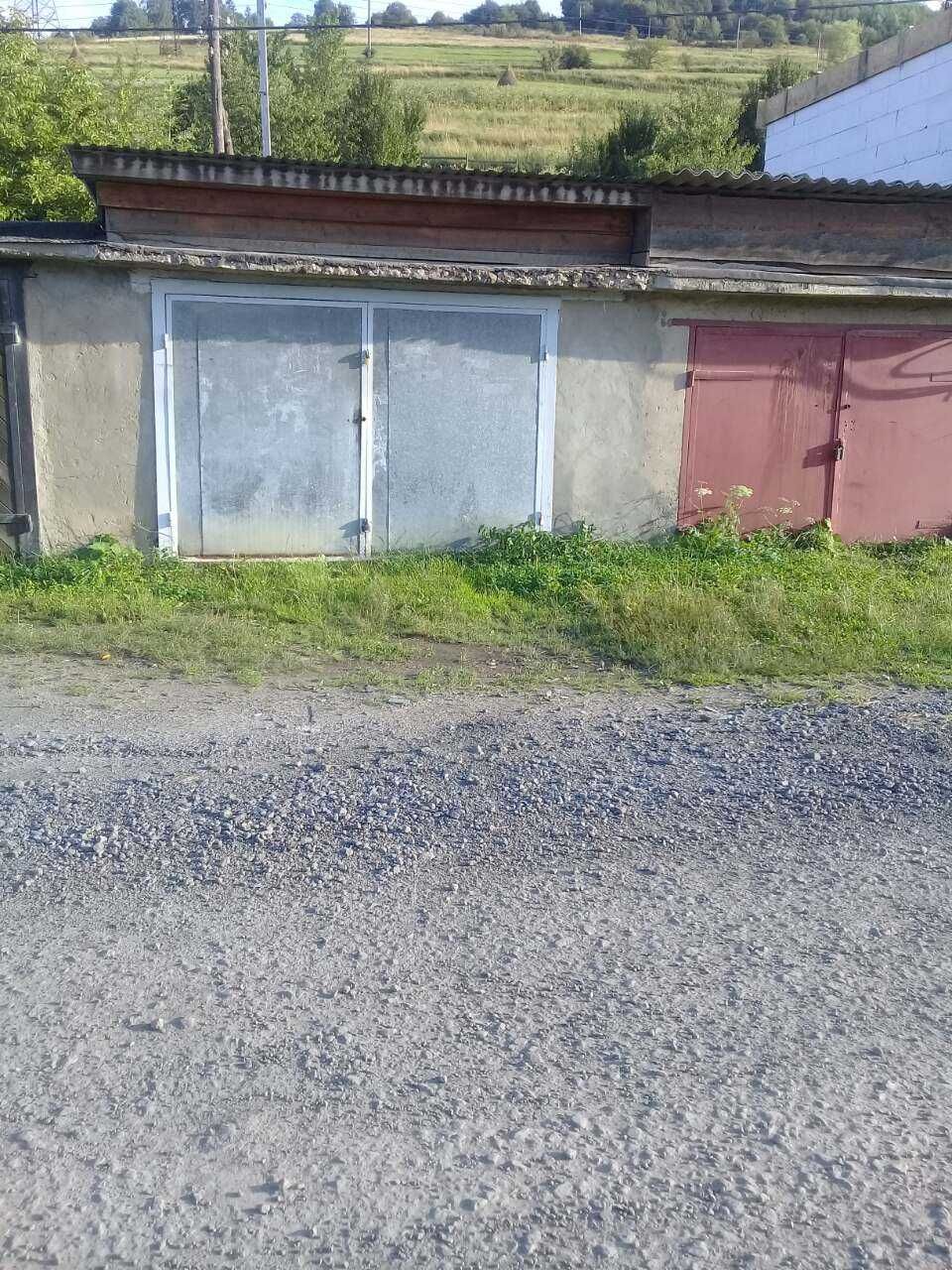 продаю у Воловці гараж з приватизованою землею під гаражі