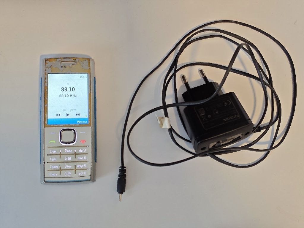Nokia X2-00 telefon i ładowarka