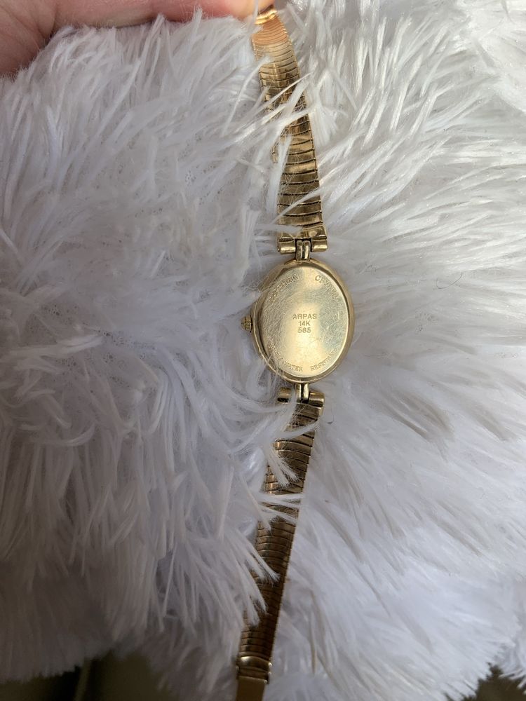 Продам золотые женские часы