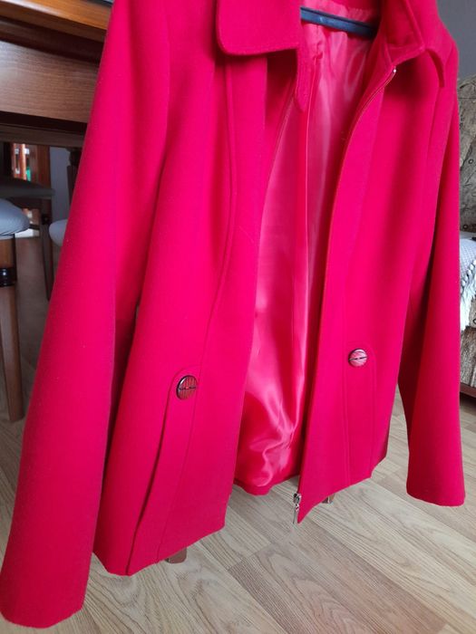 Xl piękny czerwony płaszczyk
