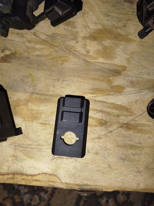 Крепления на шлемы и оружие