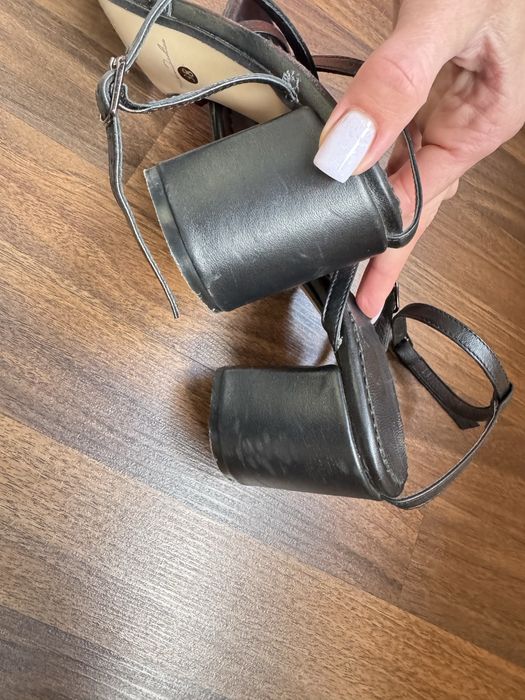 Босоніжки міцні застібки 38