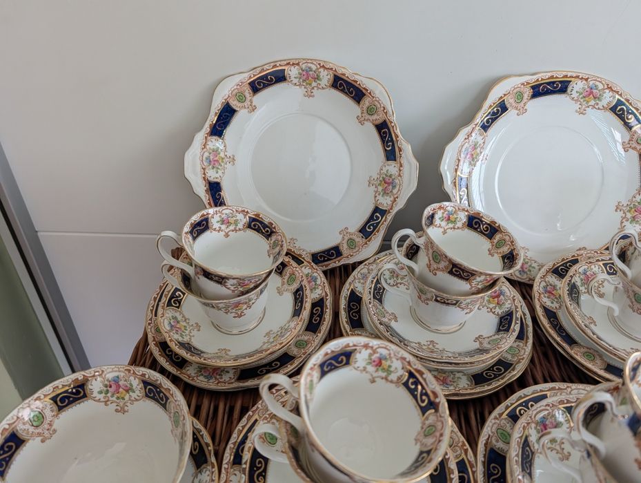 Zestaw starych filiżanek