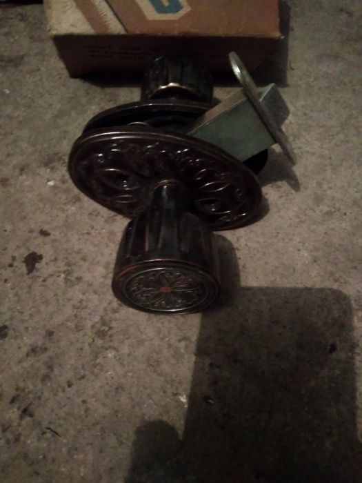 Задвижка дверная.