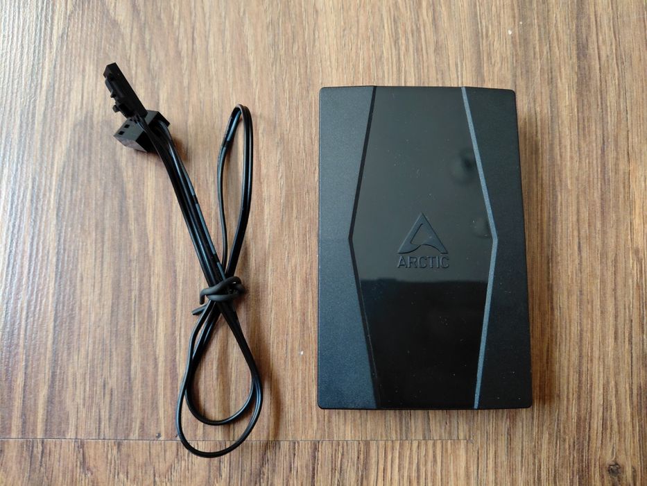 Розгалужувач живлення вентиляторів Arctic 10 Port PWM Case Fan Hub