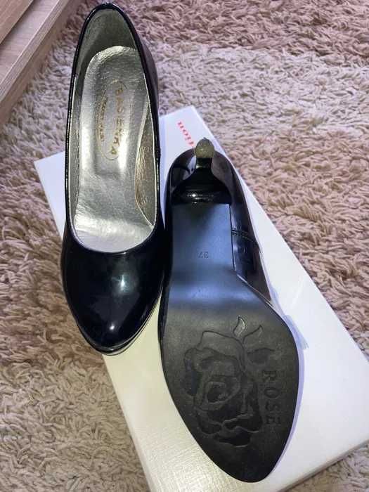 Czarne szpilki damskie