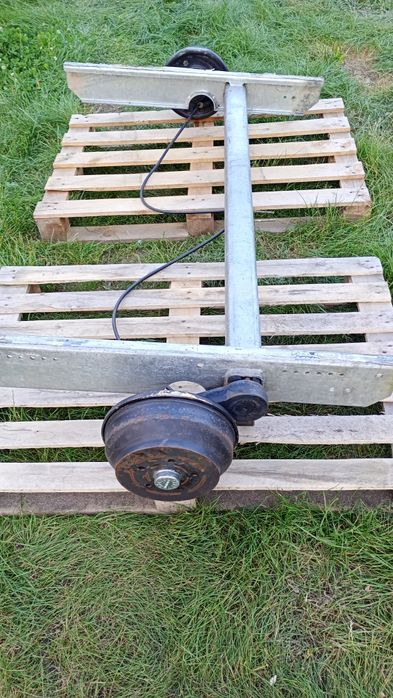 Oś hamowna knott do przyczepy lawety