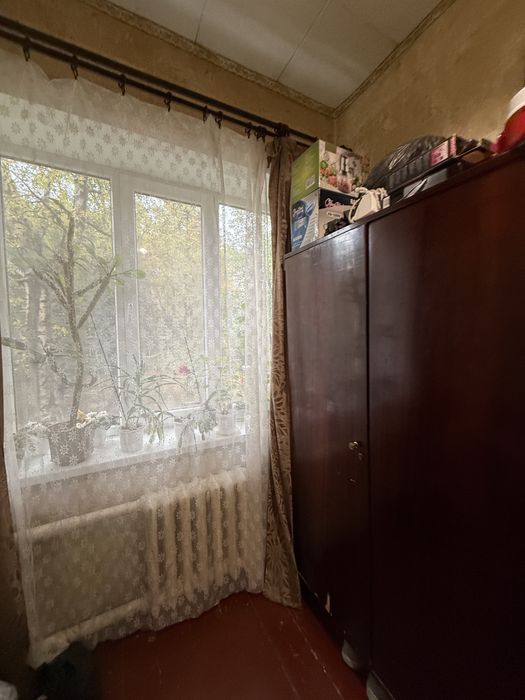 Продаж 2-х кімнат в комунальній квартирі,площею -30,1 м2.