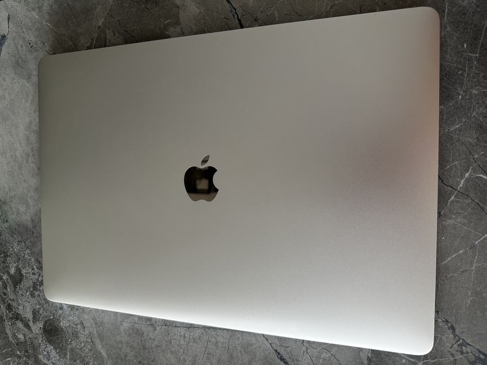 Macbook Pro 15 2017 I7 3.1-4.1 Ghz/16GB/512GB SSD/PRO560 4GB