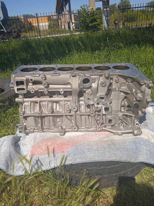 Частини двигуна бмв G30.