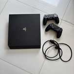 PlayStation 4 PRO PS4 PRO 1TB + 2 pady