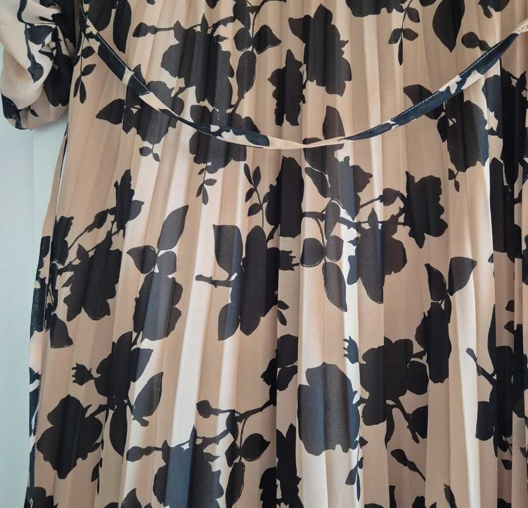 Reserved śliczna beżowa sukienka w czarne kwiaty elegancka  M