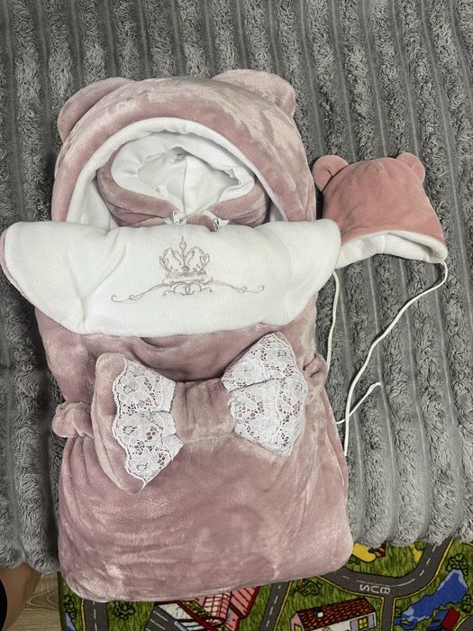 Конверт-спальник, комбінезон, шапочка на виписку