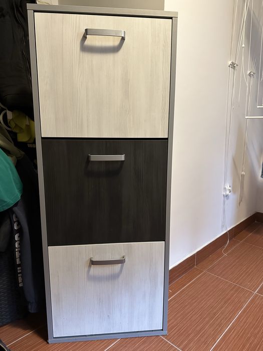 Szafka na buty i wieszak z półką