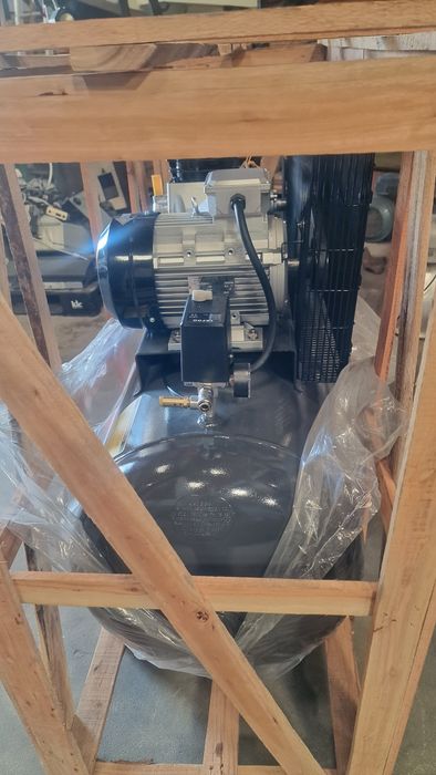 Compressor de 270 litros 1 cabeça novo