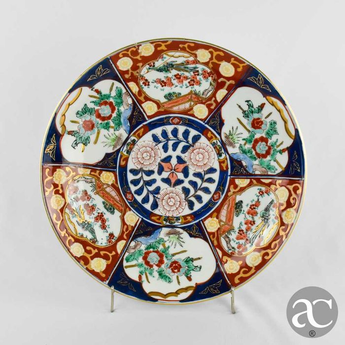 Prato em porcelana do Japão decoração Imari, meados do séc. XX