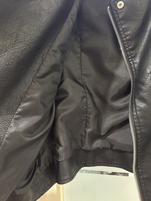 Косуха чорна по фігурі