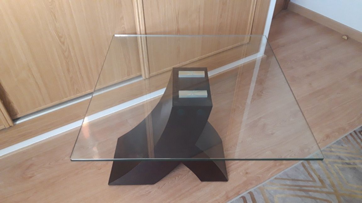 Mesa de apoio com tampo de vidro