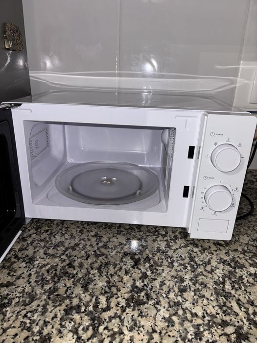 Vendo Micro-ondas FLAMA 20litros