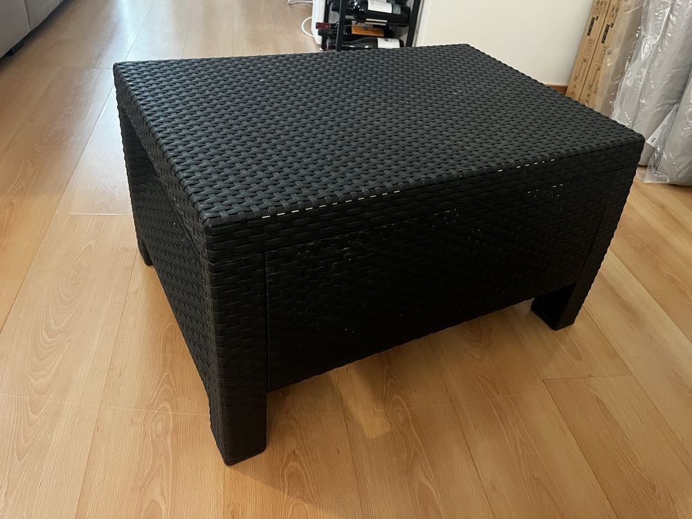 Bancos de jardim + Mesa de apoio