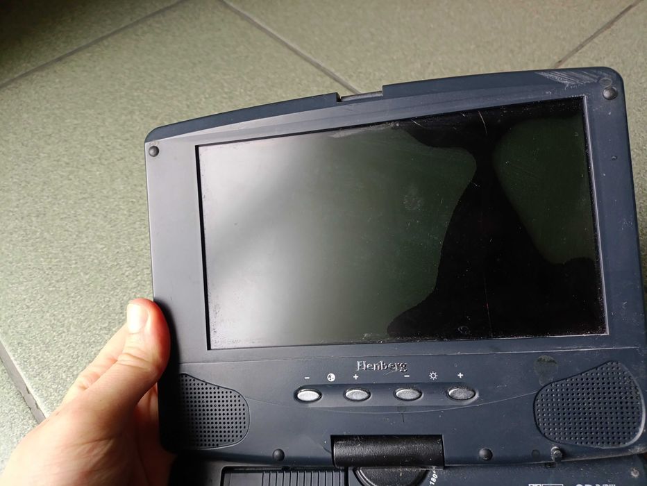 Портативный DVD-плеер Elenberg LD-750