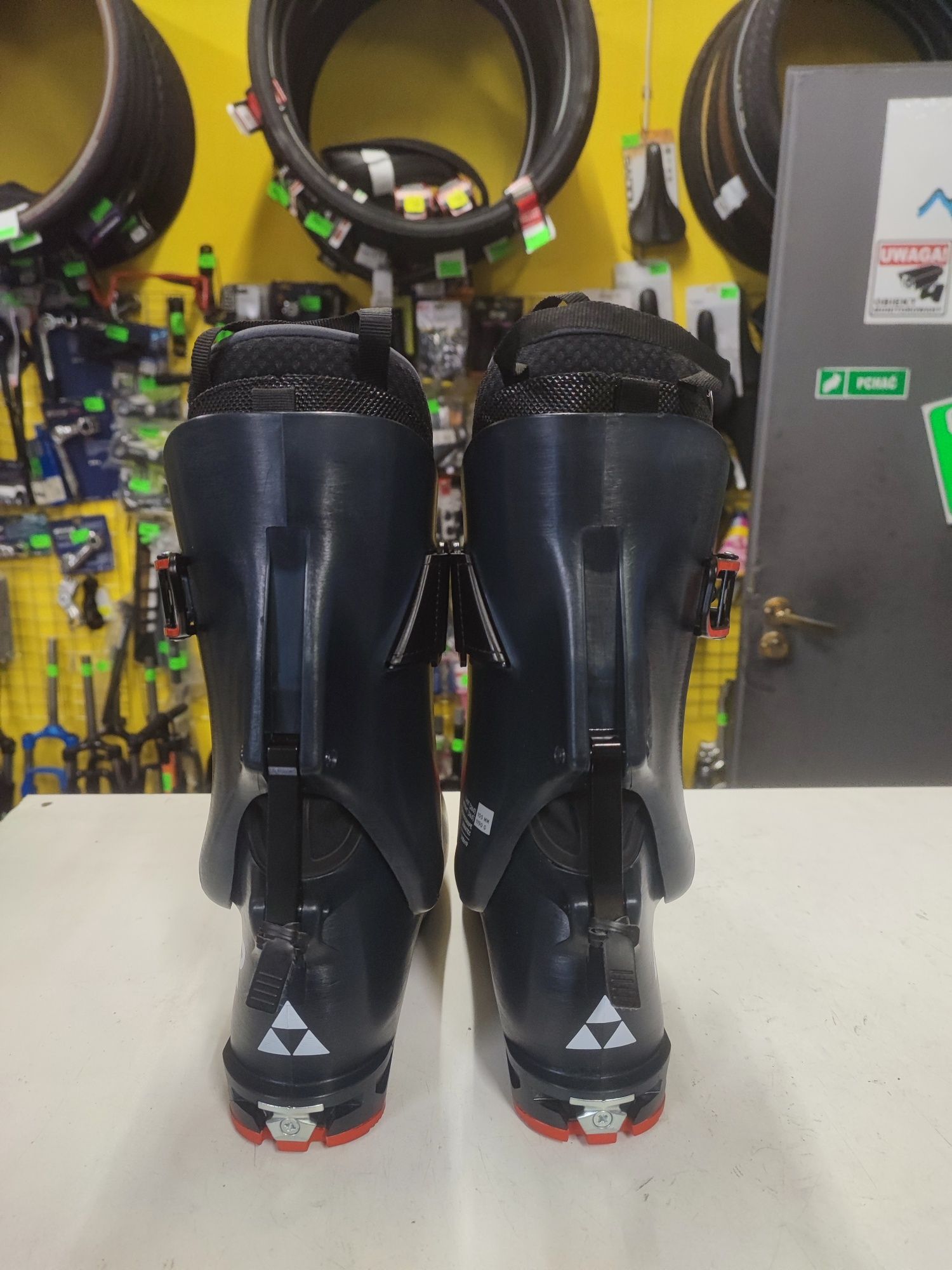 Nr 918 Nowe buty skitourowe Fischer travers TS 25.5