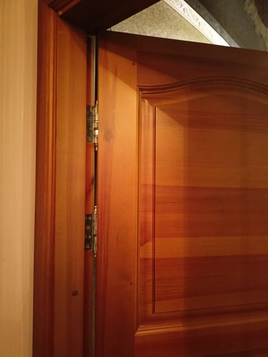 Двери межкомнатные материал сосна . Деревянные из натурального дерева