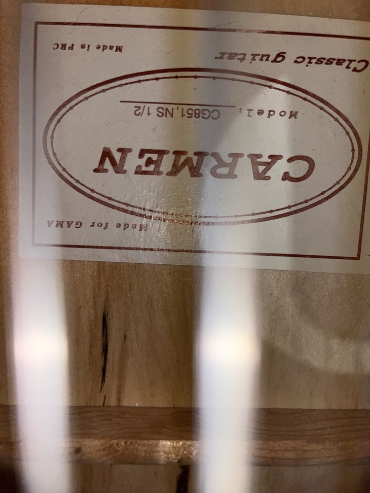 gitara używana w stanie nienaruszonym