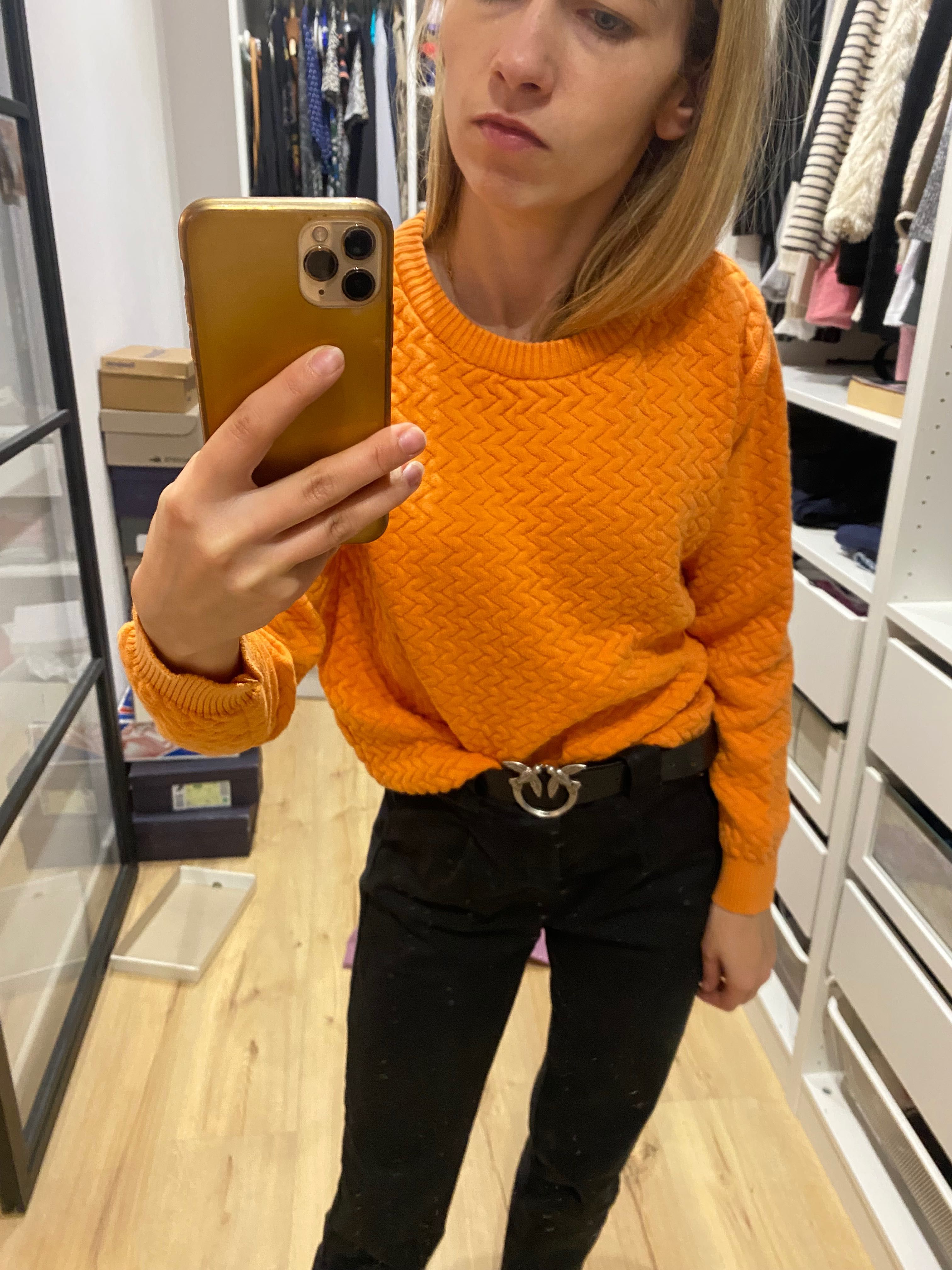Pomarańczowy sweter