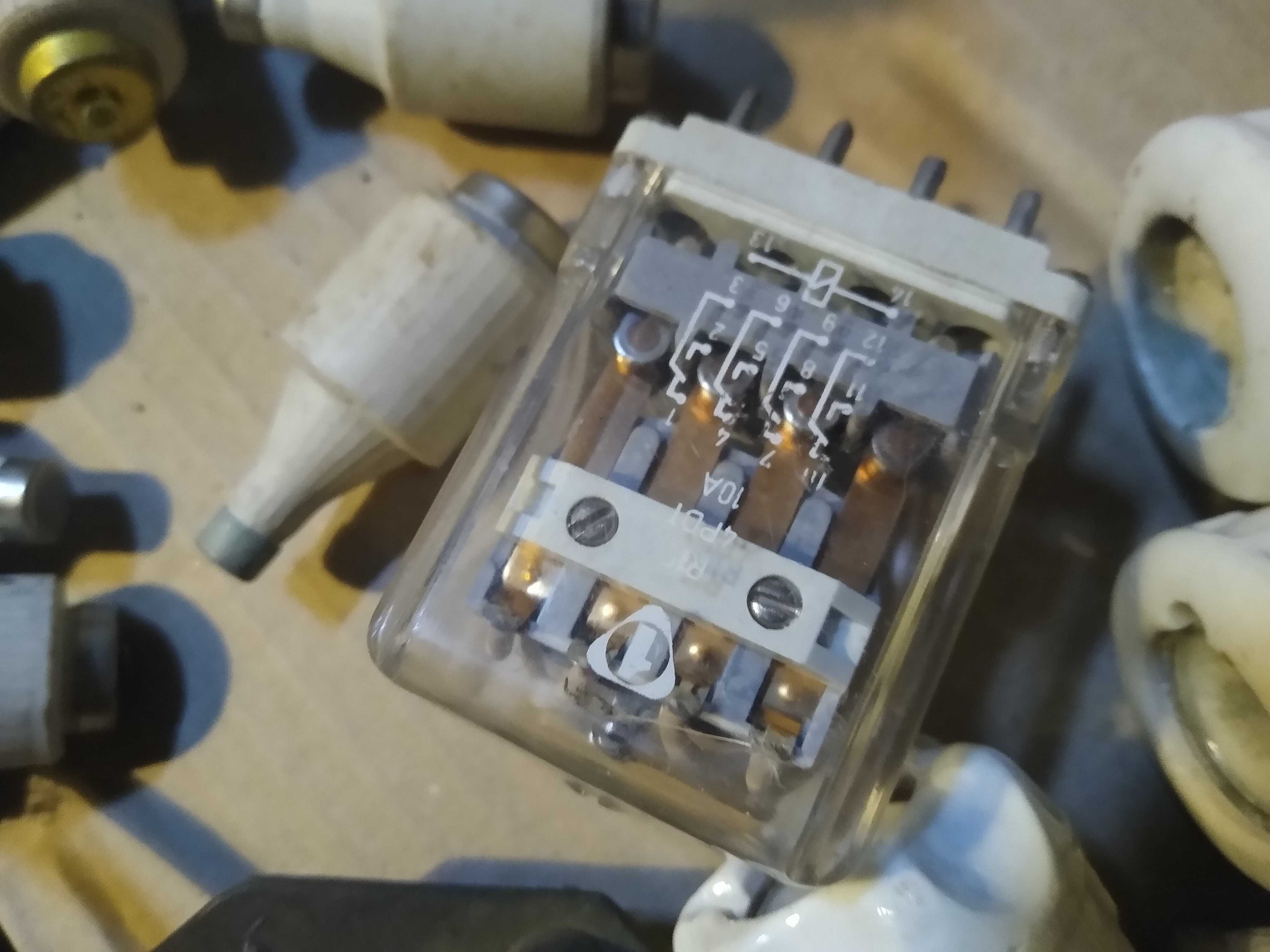 Bezpieczniki Styczniki pozostałości elektryczne calosc