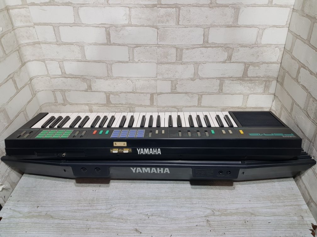 Синтезатор YAMAHA PSR 37/12 на 61/49 клавіш, б/у з Німеччини