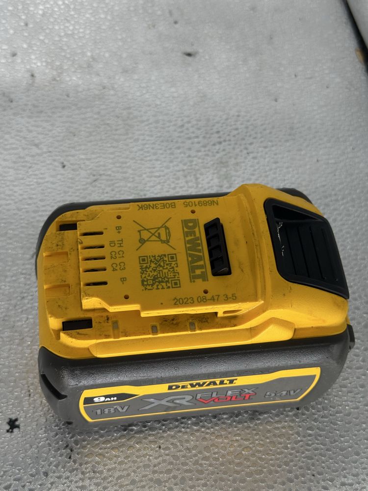 Акамулятор батарея аккумулятор Dewalt Flex Volt 9.0 a