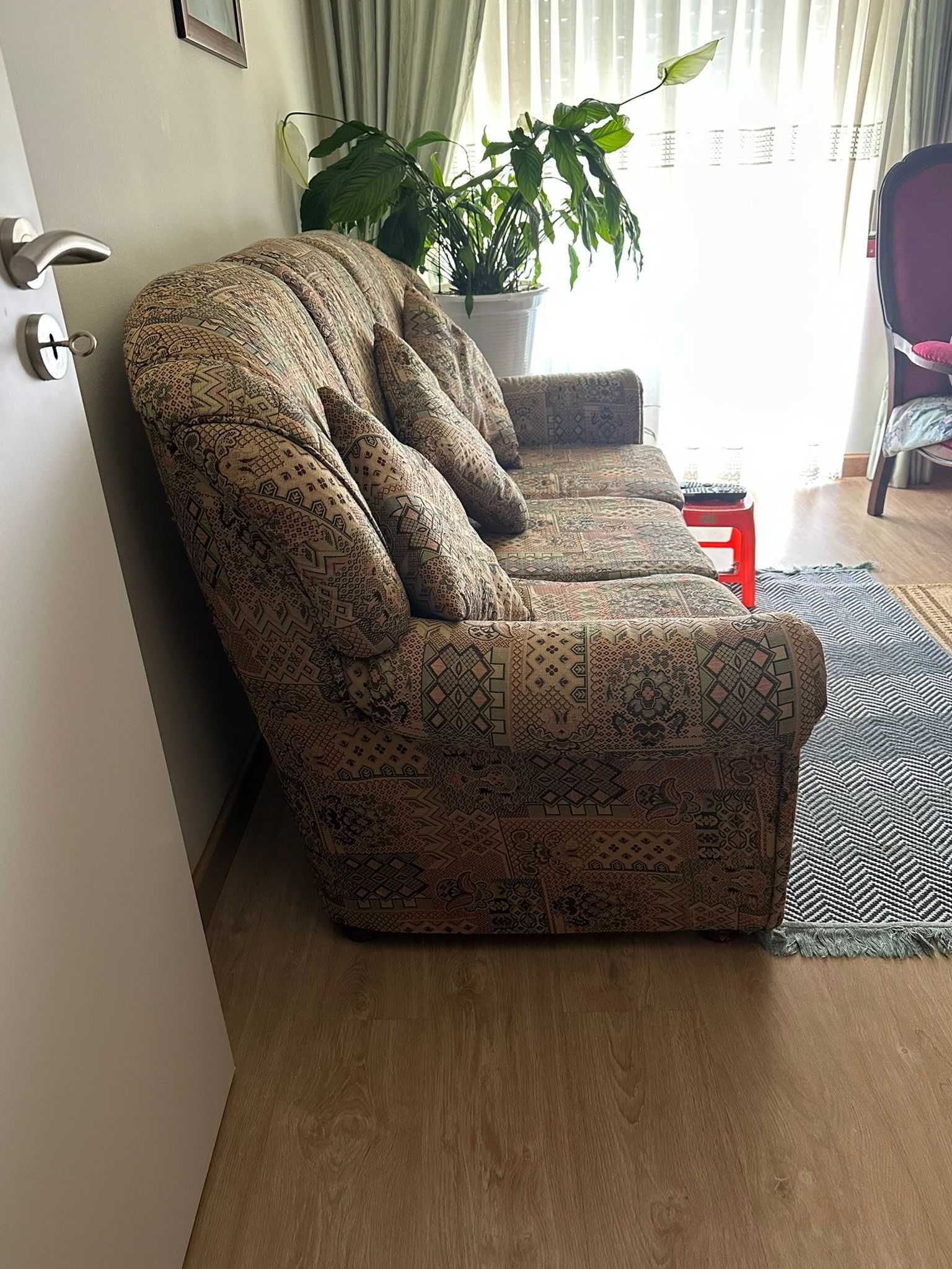 Sofá 3 lugares com cama