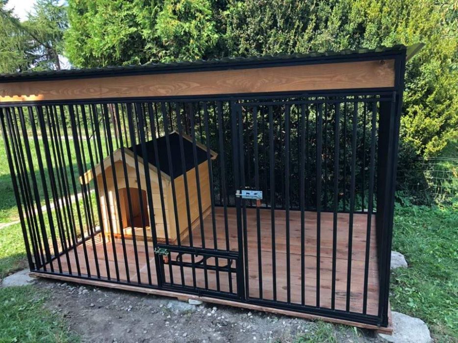 Starannie wykonany kojec dla psa. Klatka dla psów. Boksy