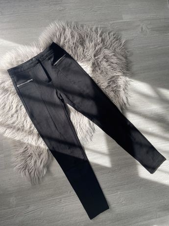 Czarne materiałowe spodnie damskie rozm. XS/S F&F