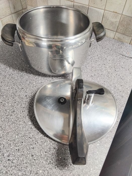 Продам скороварку 4, 5 л Италия