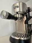 Ekspres kolbowy do kawy Dedica Maestro Plus DeLonghi EC950.M