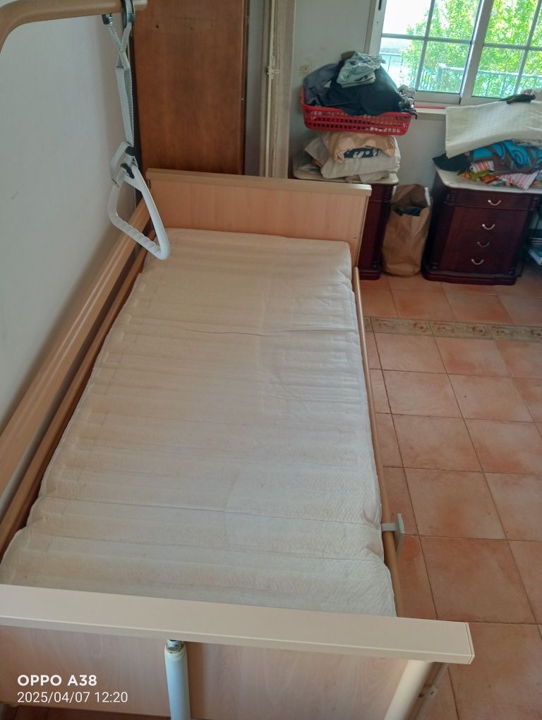 Cama elétrica articulada