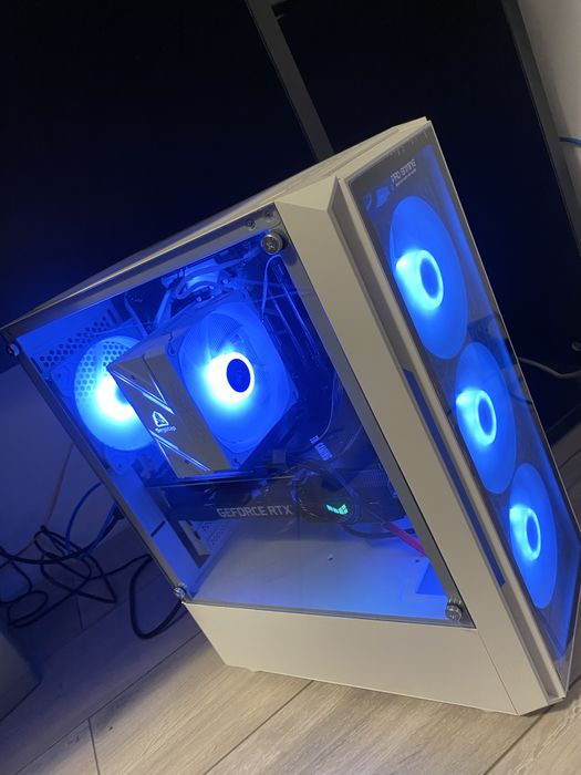 Ryzen 5 5600, RTX 3060 12GB, 16GB RAM,RGB + pilot