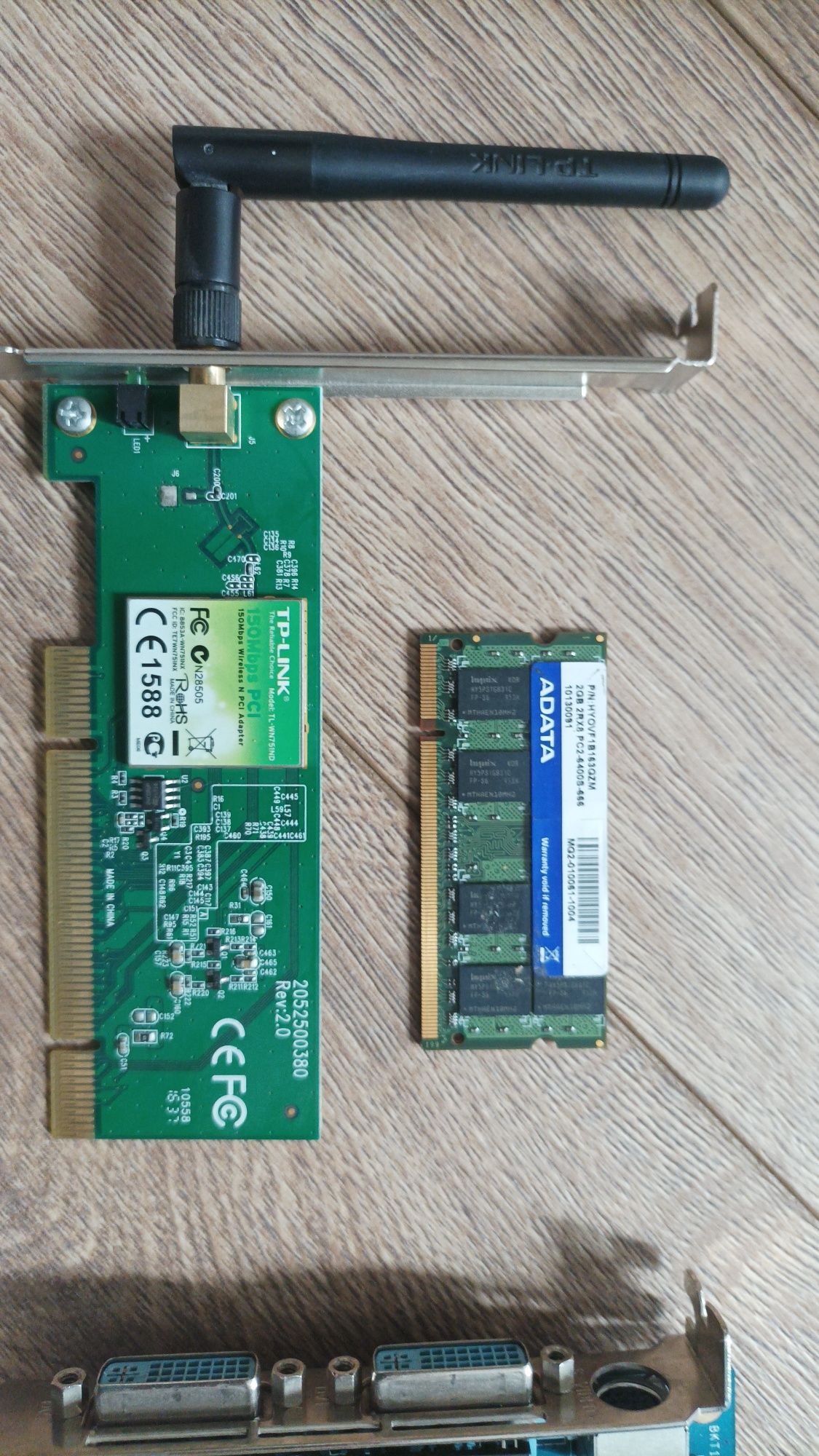Karta graficzna Gigabyte + kości pamięci i karta WiFi