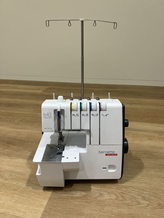 Розпошивальна машинка Bernina Bernette FunLock B42