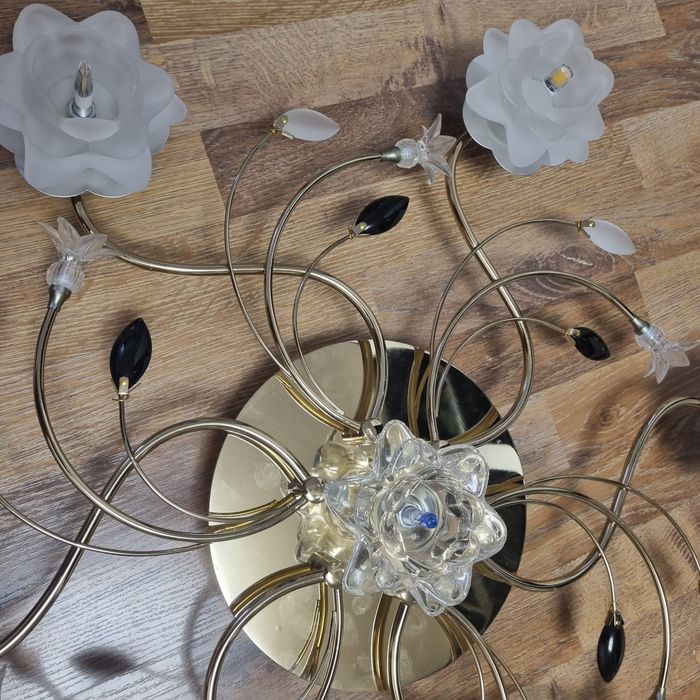 Люстра стельова з кольоровим підсвічуванням