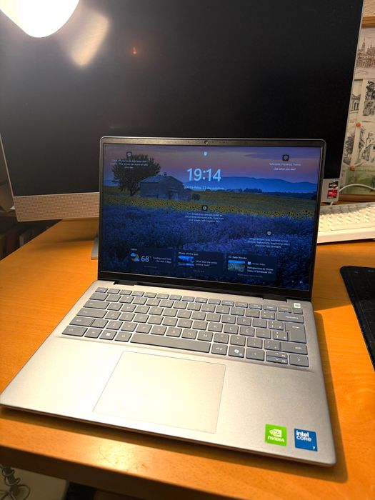 DELL Computer (10 months of use)64551774353922121